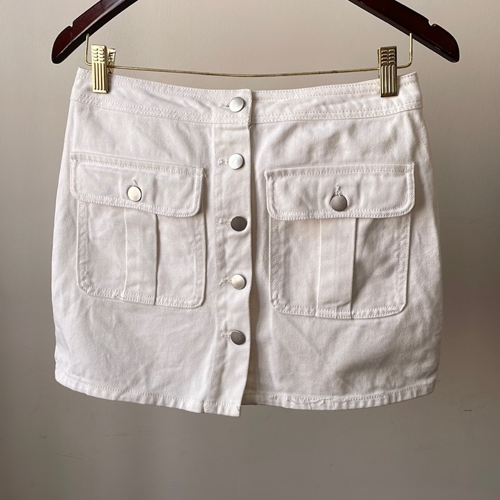 Forever 21 White Jean Skirt With Silver Buttons- Size Small